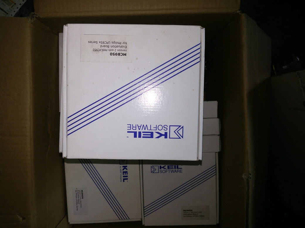 New ORIGINAL KEIL SOFTWARE MCB950 DEVELOPMENT BOARD P89LPC952 with CD MCB950