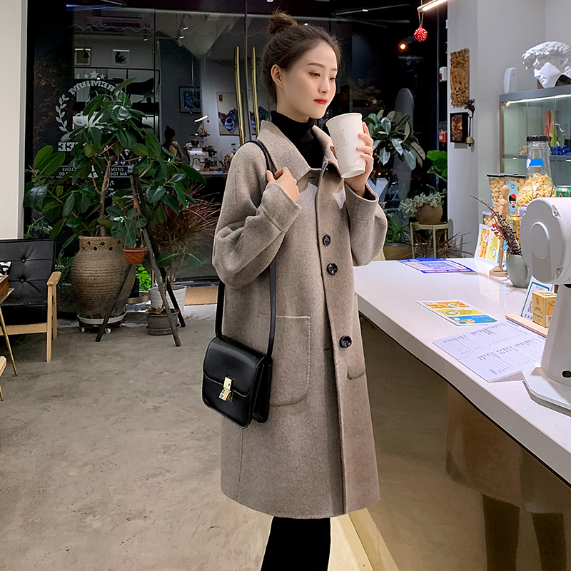 The new Korean version of the 2021 spring and autumn loose wool coat women's medium and long version of the popular coffee color Hepburn wind coat women