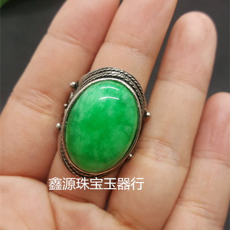 New cyanosis emerald ring alive with male and female zummy green egg-shaped Tibetan silver inlaid with full fashion ring