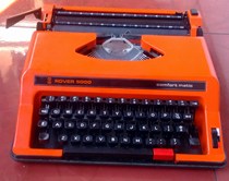 Retro collection typing treasures Italian original ROVER5000 orange red English typewriter fully normal
