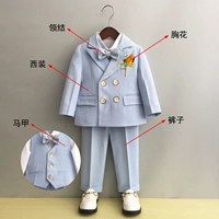 Пиджак классического кроя, жилет, штаны, галстук-бабочка на лацкан