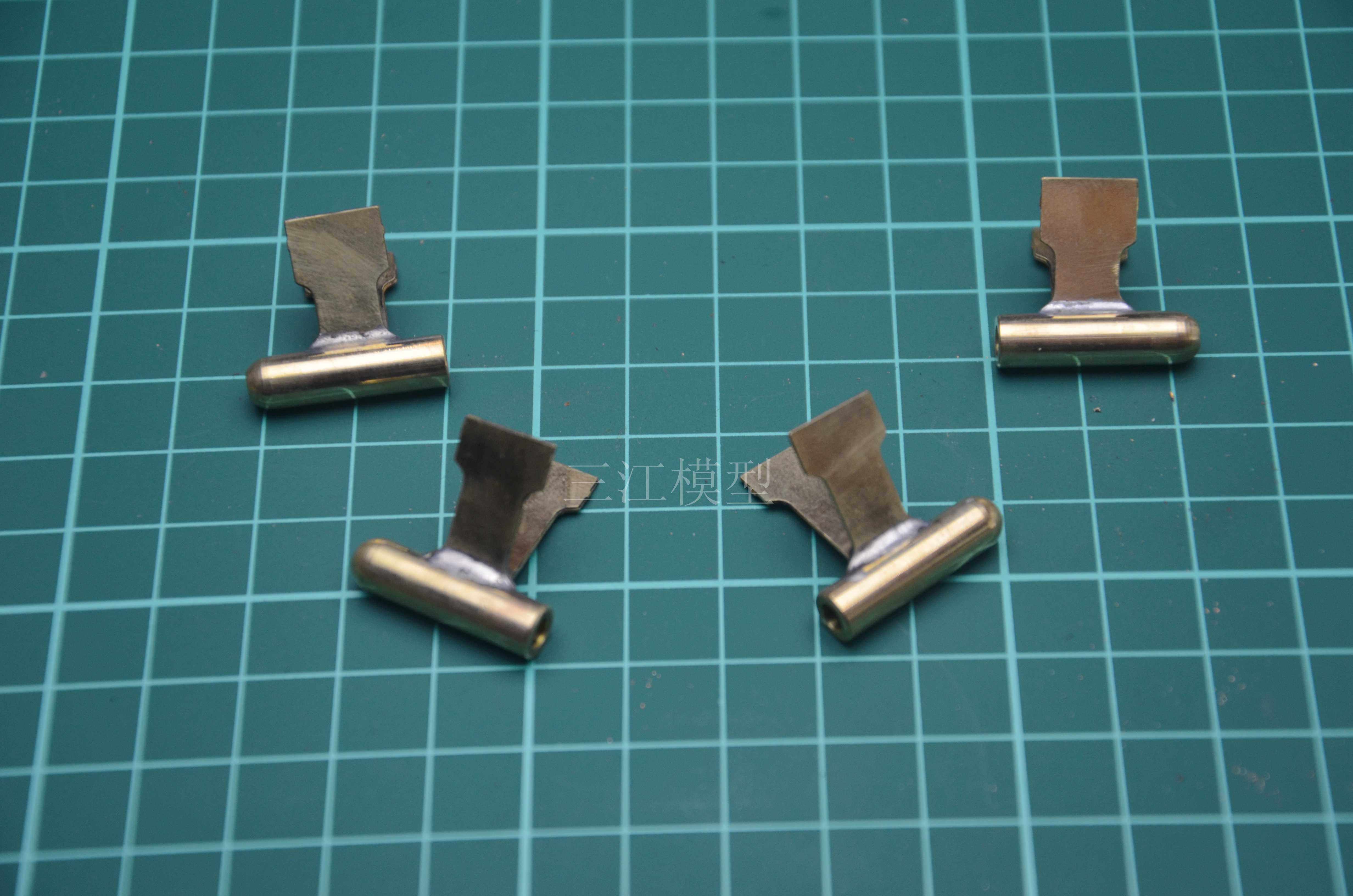 Small 1 200 British Navy Hood Battle Cruiser to transform human cross accessory mode simulation