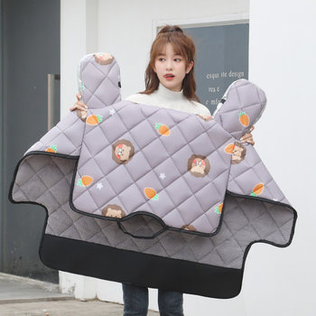 Electric vehicle windshield quilt is waterproof and velvet thickened