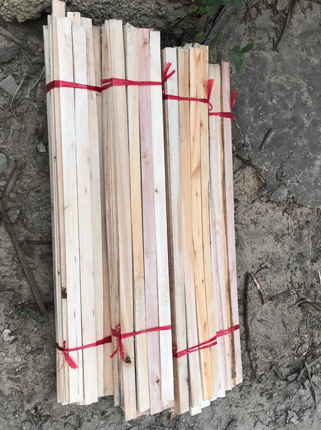 30 bundles of express logistics packaging wooden strips wooden boards custom shelf packaging pigeon cage freight Wood flat strips