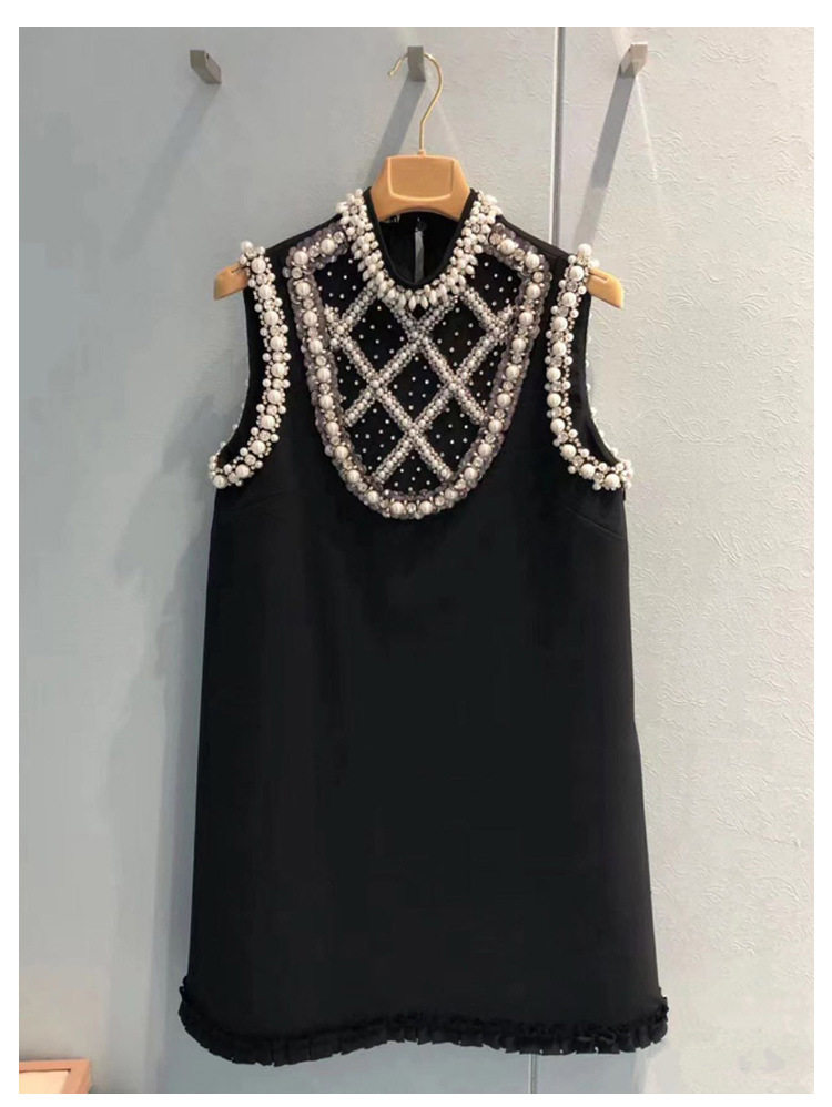 French niche 2022 spring round neck heavy industry beaded diamond A-line little black dress temperament sleeveless dress women