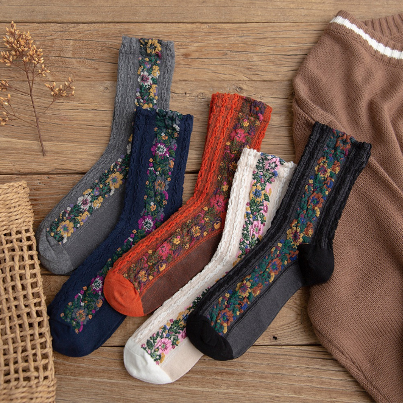 Female Socks Mid-Cylinder Autumn Winter Style National Wind Flowers Lady Socks New Fashion Ancient Wind Jacquard Warm Autumn Winter Socks