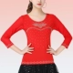 Красная цветная футболка
