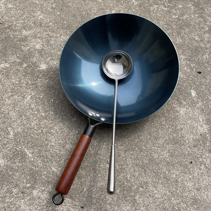 Zhangqiu iron pan hand forged and beaten old round bottom home without dipping into the pan gas cooker special without coating sharp bottom frying pan