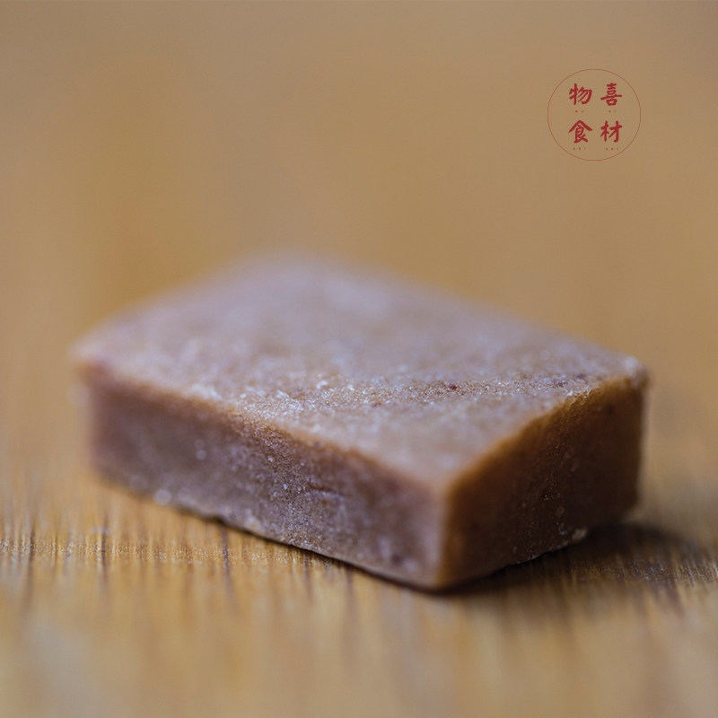 Farmer hand - packed small packaging of small pieces of homemade children snacks 3 packaging