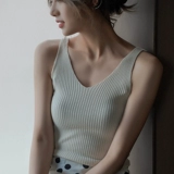 Белая трикотажная длинная небольшая летняя базовая майка топ без рукавов, V-образный вырез