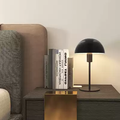 Simple modern creative mushroom small table lamp European-style living room bedroom study bed headlight creative personality lamp