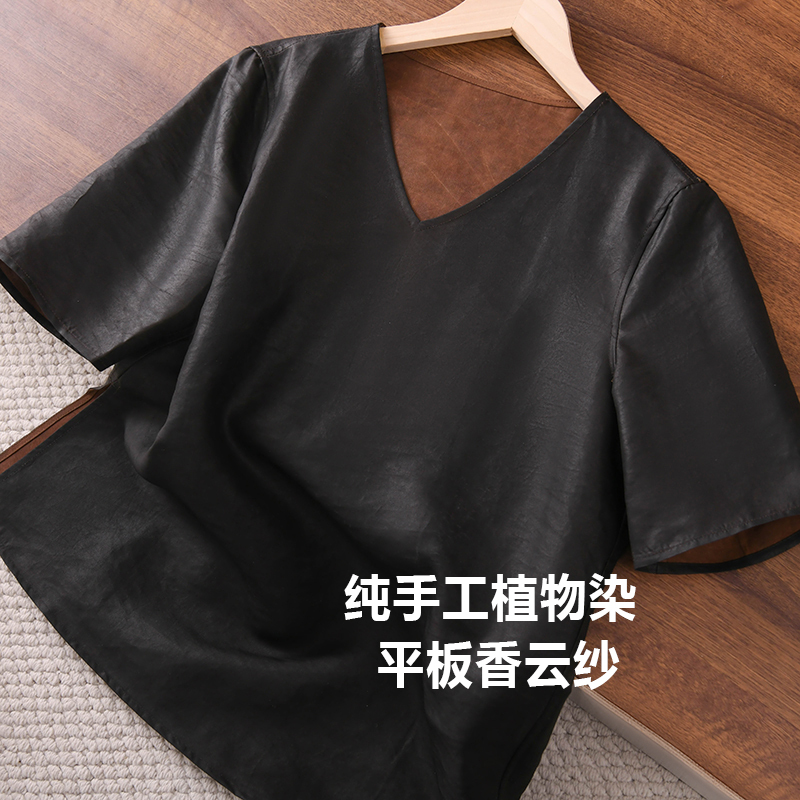 Handmade Plant-Dyed Flat Silk Heavy Mulberry Silk Short-Sleeve T-Shirt with V-Neck, Slimming and Minimalist Top Handmade Plant-Dyed Flat Silk Heavy Mulberry Silk Short-Sleeve T-Shirt with V-Neck, Slimming and Minimalist Top