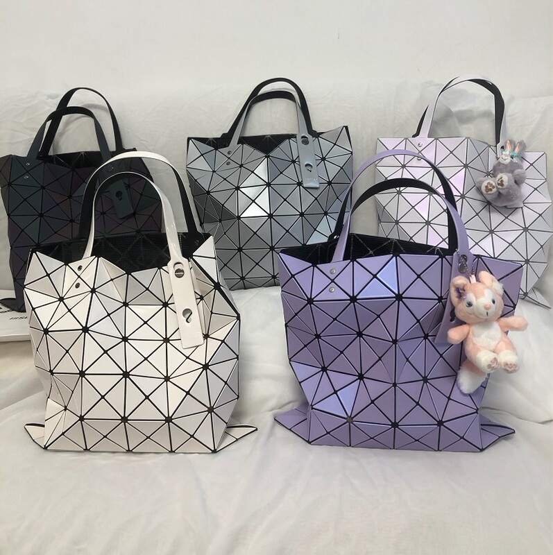 Japanese and Korean 2026 New Six-Grid Diamond-Patterned Handbag, Commuter Fashion Women's Tote Bag, Versatile Diamond-Shaped Checkered Shoulder Bag