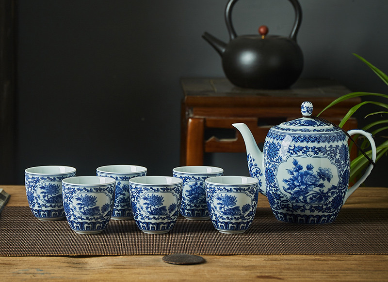 Jingdezhen ceramic tea set big teapot teacup with blue and white porcelain filter blue and white porcelain gift box package