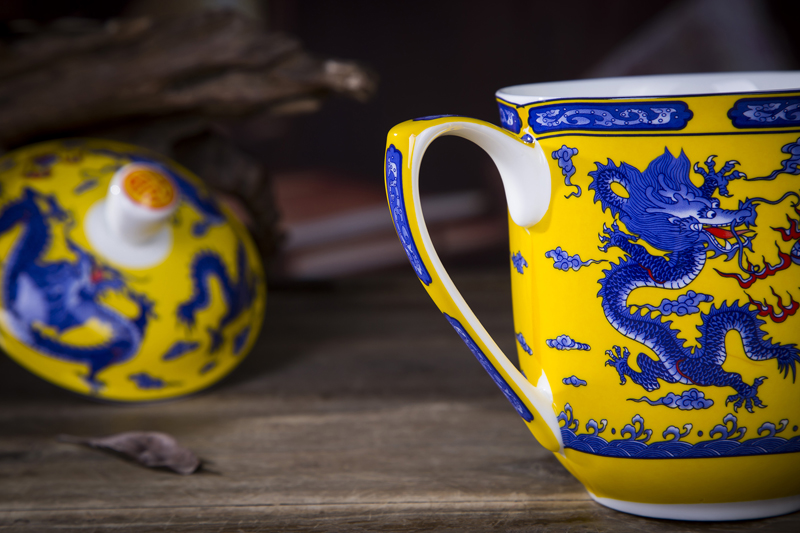 The Product jue jingdezhen ipads porcelain cup ceramic cup and meeting with cover the large cups overlord cup 850 nl