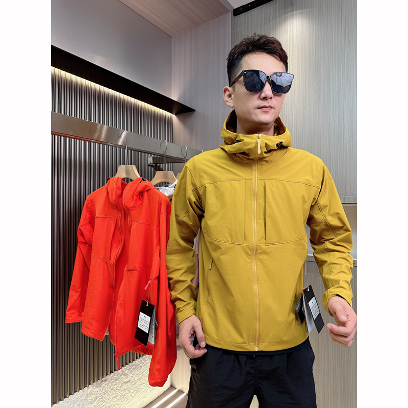 Shop Owner's Recommendation! Early Spring and Autumn Limited Edition Thin Style! High Elasticity Breathable Couple Softshell Jacket with Hood