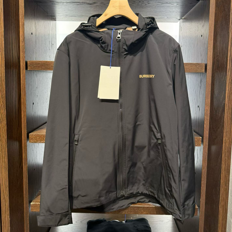In-Stock in China! Burberry Men's Spring and Autumn Jackets, Windbreakers In-Stock in China! Burberry Men's Spring and Autumn Jackets, Windbreakers