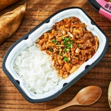 Самостоятельный рисовый фаст -фуд, ленивая питание из фаст -фуда, рисовый буфет бибимбап, удобный рис