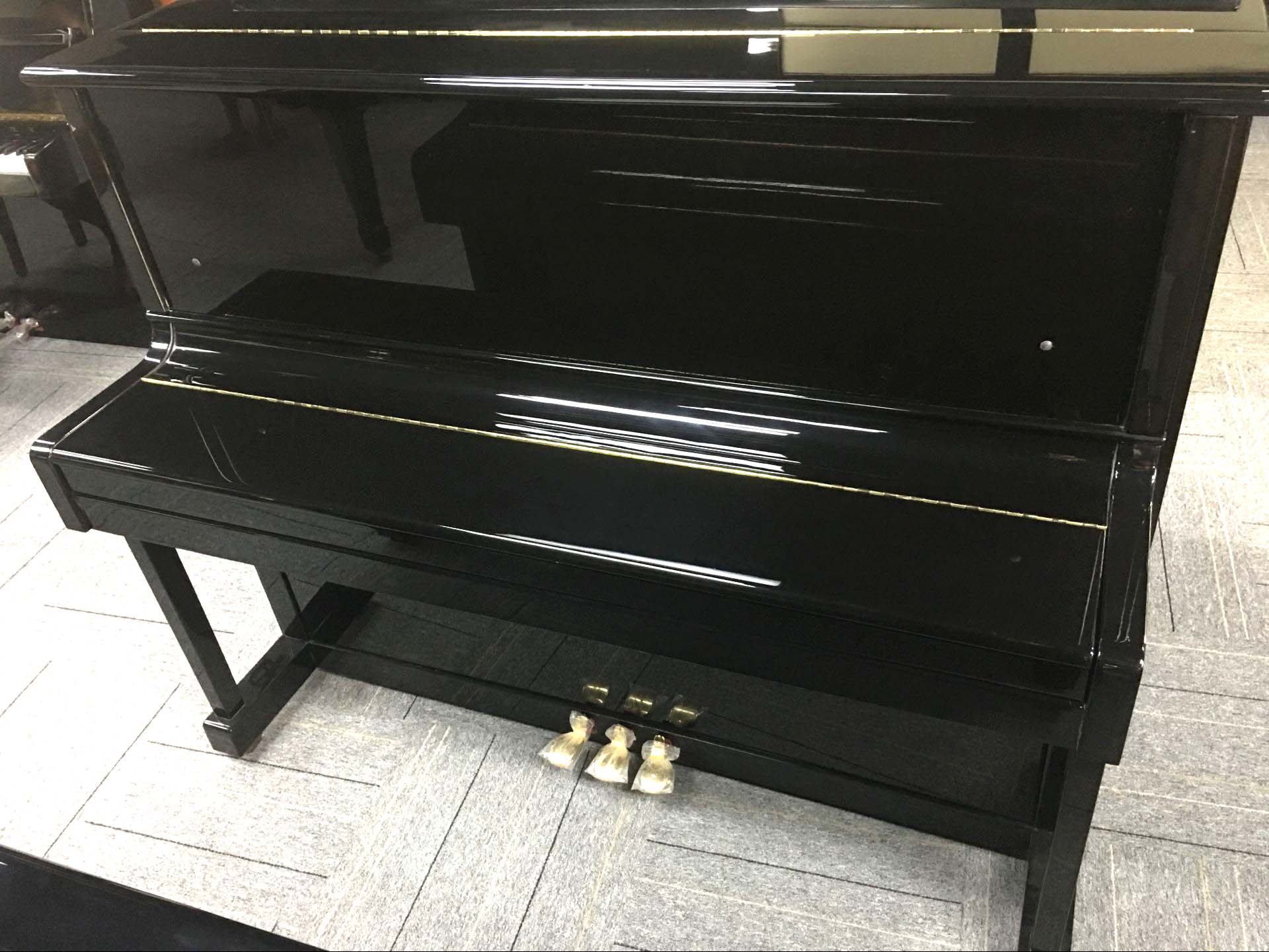 Đàn piano cũ nhập khẩu cao cấp Hoffmann W.HOFFMANN nổi tiếng của Đức roland rp102
