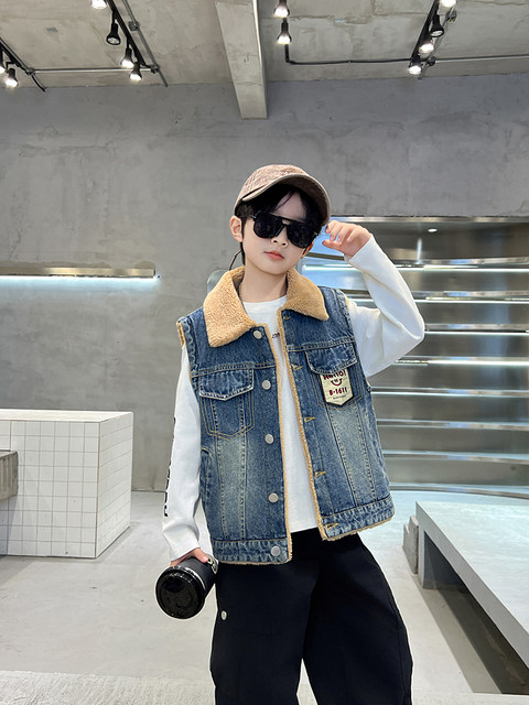 Boys' Vests, Kidsren's 2025 New Autumn and Spring Denim Vests, Medium and Large Boys' Cool and Handsome Outer Wear Vests, Trendy