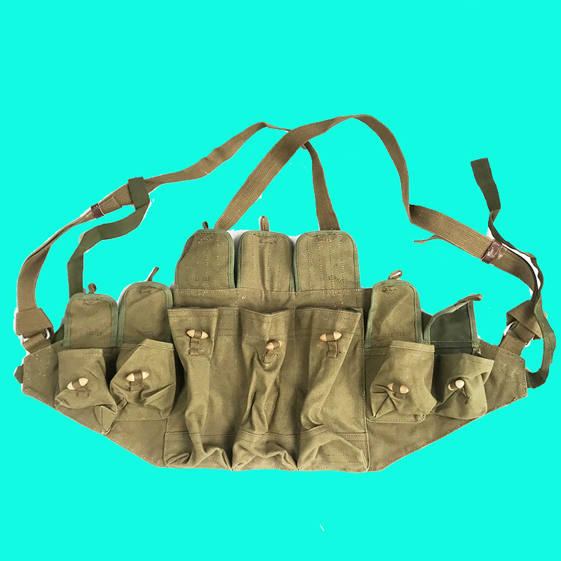 56-half-seven-cabin carrying with seven pockets of chest hanging CS props film and TV pairs of self-defense counterattack dress with old sails cloth bag