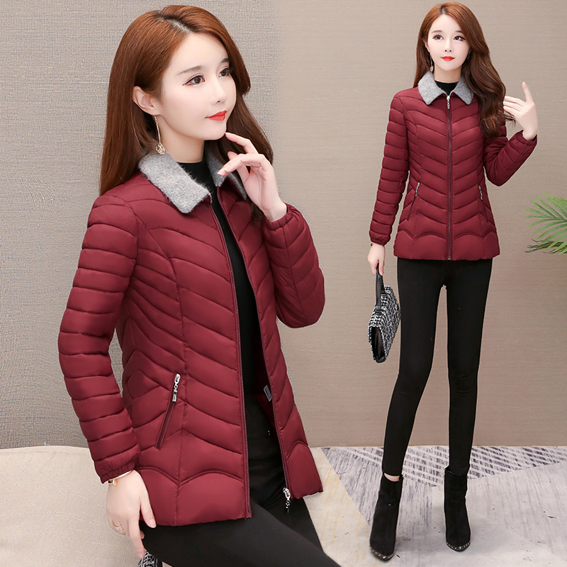 Down padded jacket women's short 2022 winter work jacket new Korean version loose waist small padded jacket