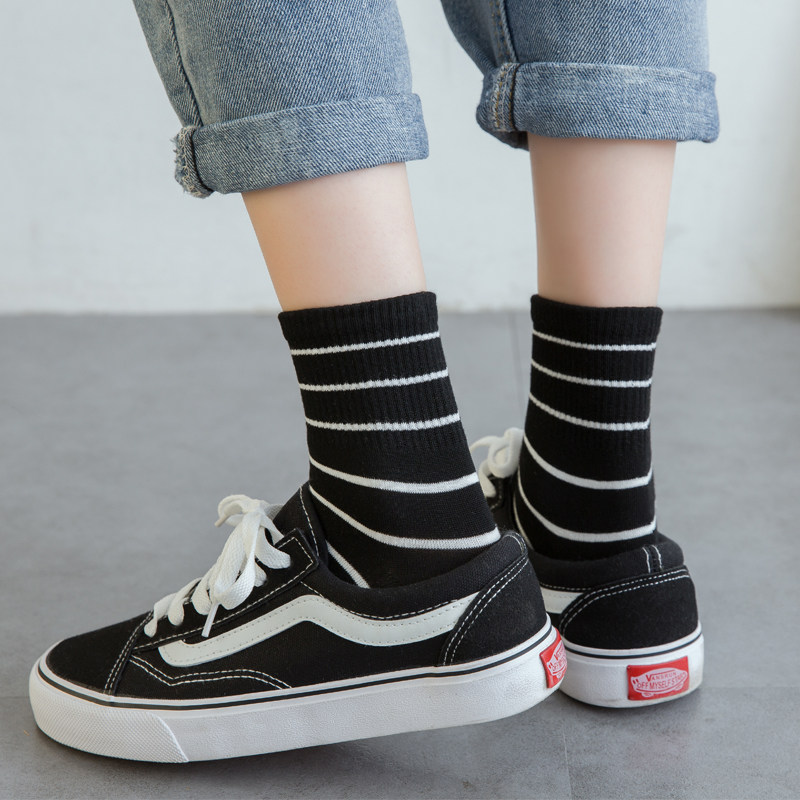 Black and white striped socks women's tube socks ins tide autumn Korean version college style student street ulzzang stockings