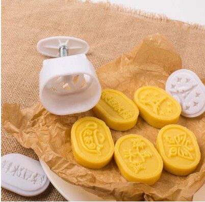 Oval Green Bean Cake Mold 50g Hand Press Style Ice Skin Mooncake Mold Green Bean Cake With pattern 5 Flake Baking Mold