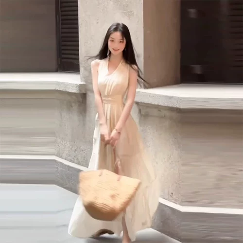 Уникальная и красивая юбка с узкой талией, новый стиль 2025 года, популярное в этом году длинное платье с V-образным вырезом и открытым 𫔭 длинное женское летнее платье.