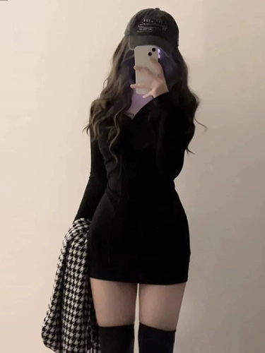 Черный приталенный лонгслив, трикотажное осеннее платье, с акцентом на бедрах