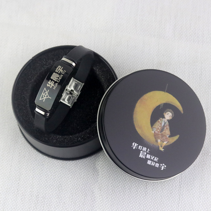 Huachenyu around Huahua Martian singer Ace to Ace with the same silicone titanium steel hand ring