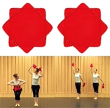 Ассоциация китайских танцоров проверяет реквизит Пятиуровь фермерских девочек танце