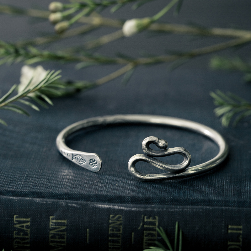 (Dream ten light) accompanied me left and right Thai Chiang Mai Artisanal Pure Silver Small Fish Serpentine with opening bracelet