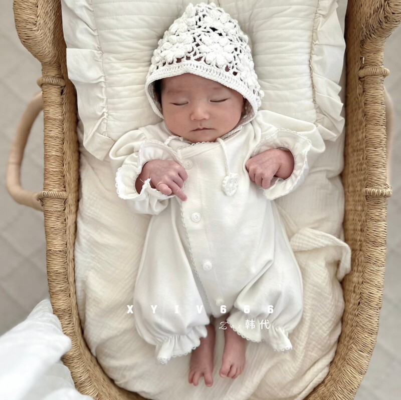 In-Stock Korean Imported Newborn Romper for Baby Girls, All-Season Lace Princess Soft Crawling Suit, Full Moon and Hundred-Day Outfit