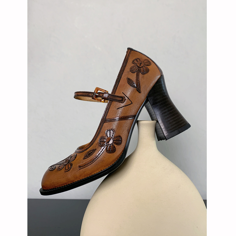 Old Liu Makes Shoes Quietly. Maple Leaf Ultra-High Heel Round-Toe Shoes, Autumn Niche Design, Retro Chunky Heel Handmade Women's Shoes