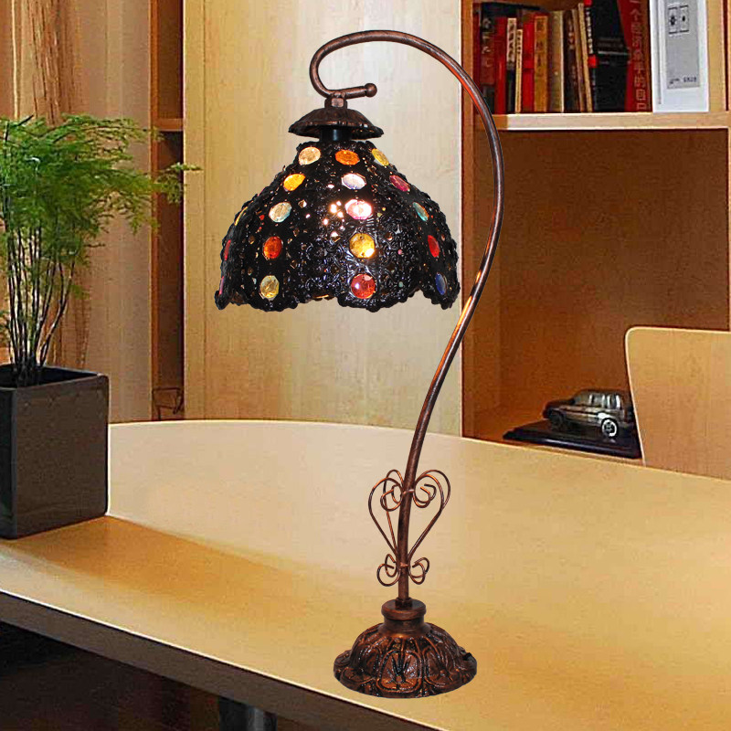 Eurostyle retro noble Lower afternoon tea table light bedroom Book room Computer light Café Costume Hotel Decorative Table Lamp