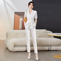 Белый пиджак классического кроя, штаны