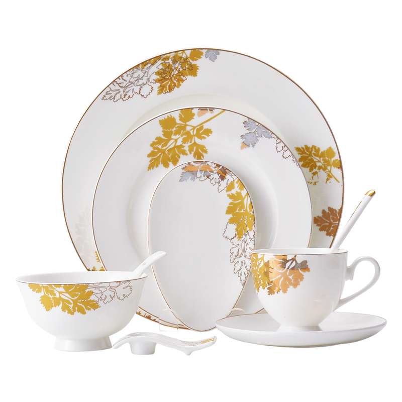 Western food two ipads China food table setting tableware suit household hotel table to use spoon, cup, dish towel combination of plates