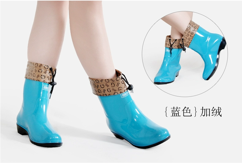 Kéo trở lại giày đi mưa của phụ nữ