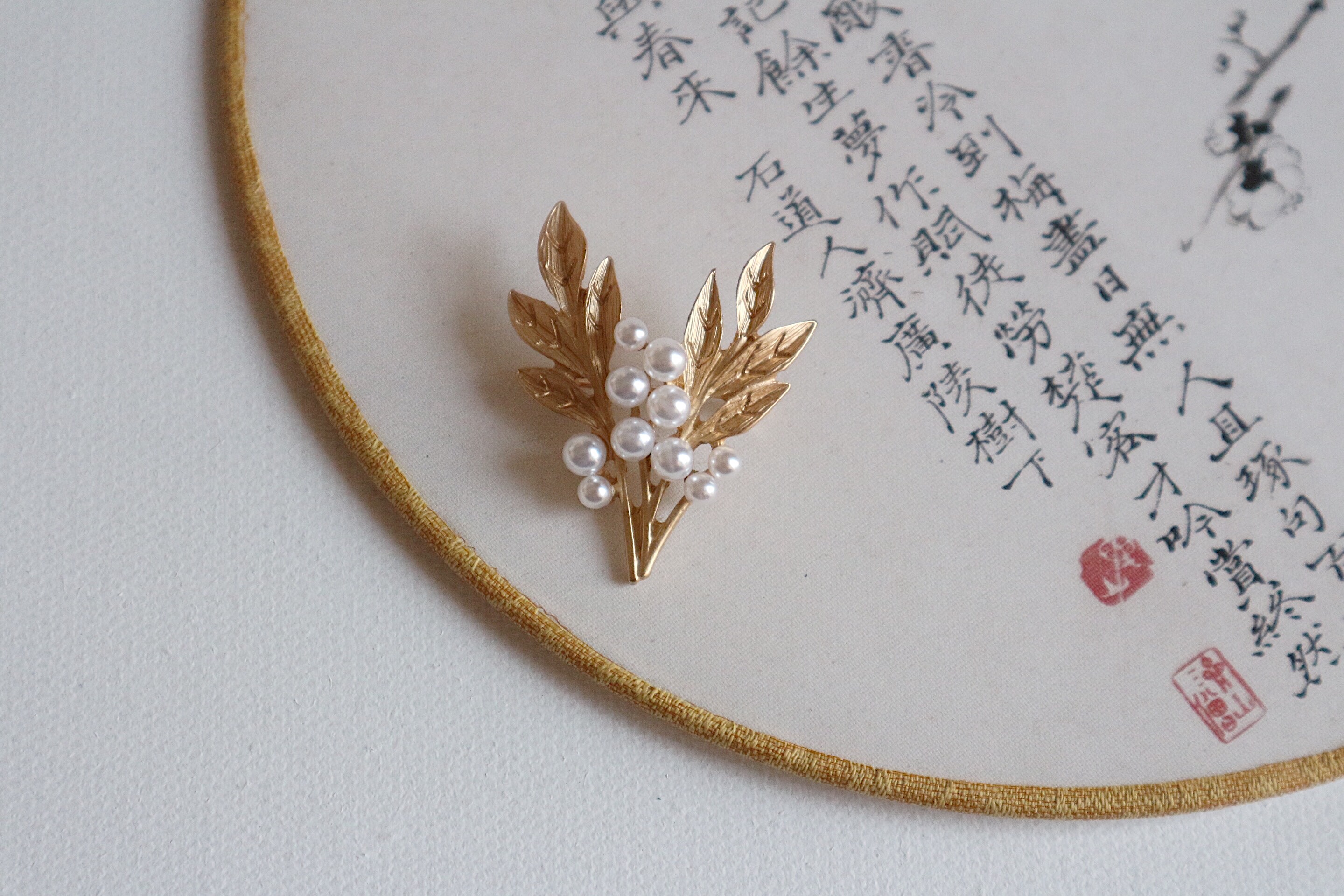 Vintage retro ngọc trai vàng cổ xưa hoang dã phong lan ngọc trai lá cỏ trâm phụ kiện cài áo vest nữ