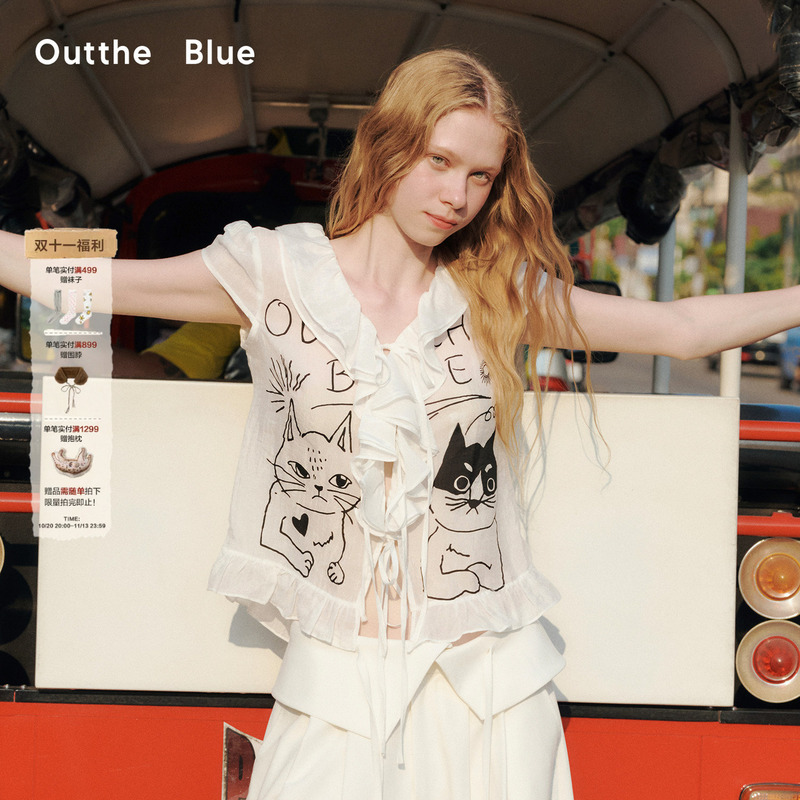 Outthe Blue "Rebellious Kitten" Sweet and Cool Style Hand-Painted Kitten Print V-Neck Semi-Sheer Short-Sleeve T-Shirt Top Outthe Blue "Rebellious Kitten" Sweet and Cool Style Hand-Painted Kitten Print V-Neck Semi-Sheer Short-Sleeve T-Shirt Top