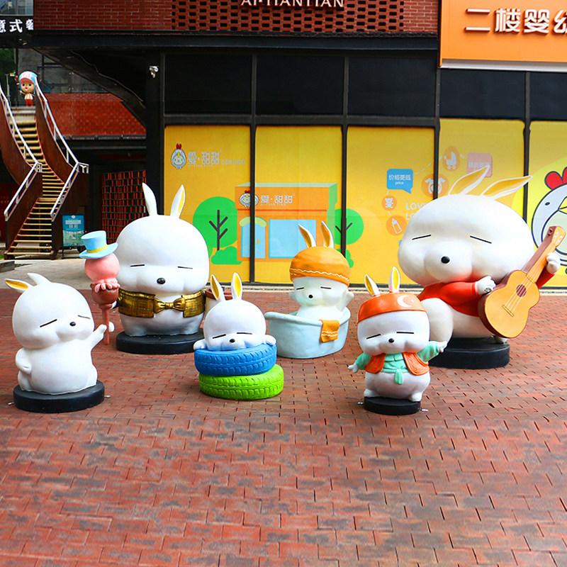 Open shop entrance decoration rogue rabbit decoration outdoor shopping mall large glass steel cartoon character sculpture customization