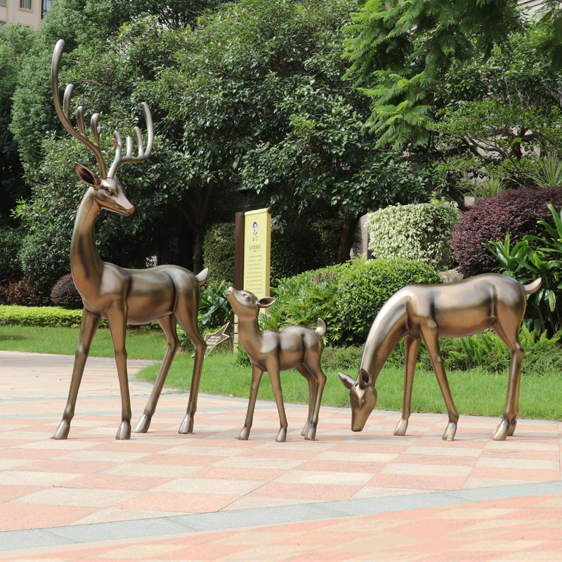 Garden landscape imitation copper deer sculpture sketch outdoor light luxury high-end villa garden beauty decoration sika deer ornaments