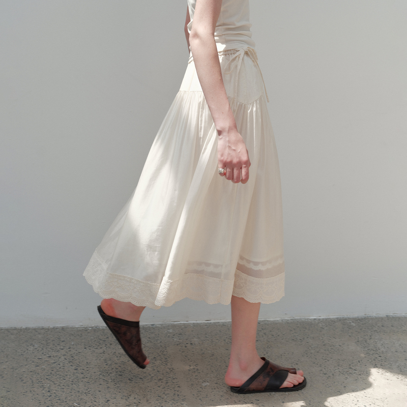 Wangwangwork “A Love Letter to Summer” Victorian Antique Double-Layer Lace Tulle Skirt Wangwangwork “A Love Letter to Summer” Victorian Antique Double-Layer Lace Tulle Skirt