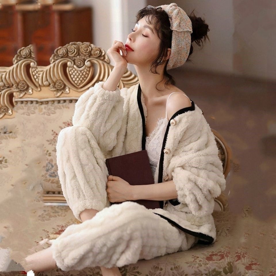 Winter galloff thickened pure colour flannel velvet outside wearing teenage sweet and minimalist Coral Suede Pajamas for a woman's home in winter