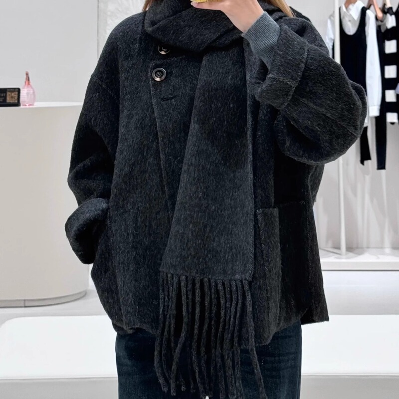Same Style as in the Mall, 2024 Winter Short Coat with Scarf 10H1Ga04T02