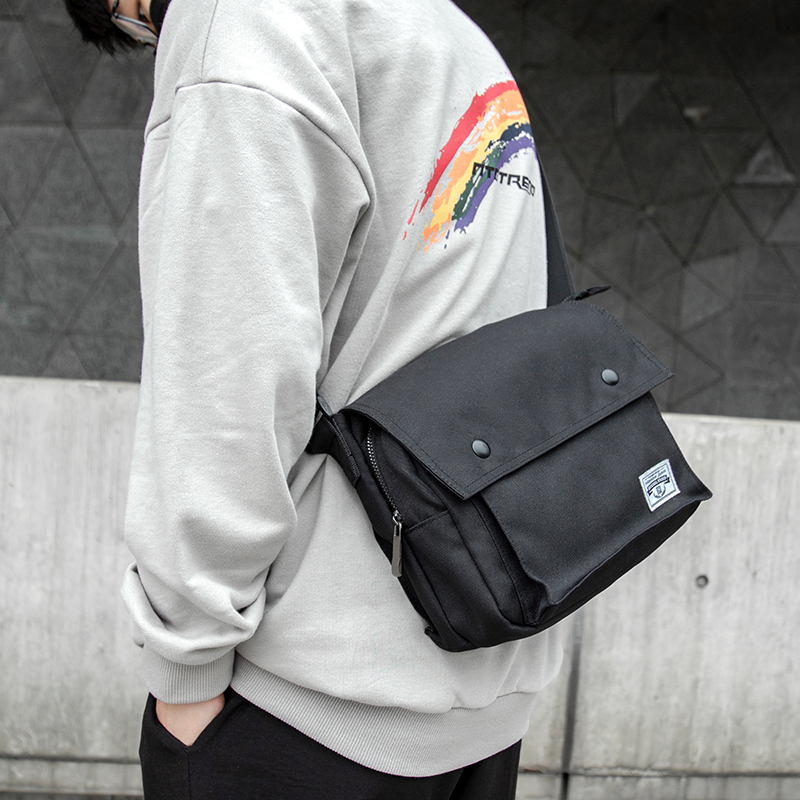 Hong Kong I Tgreg Current Casual Slipper Bag Male Tide Bag Simple hip hop trampoline single shoulder slant male bag