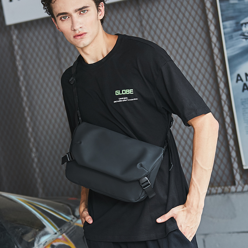 Hong Kong I Tgreg new Japanese solid color shoulder bag men's messenger bag casual messenger bag tooling small shoulder bag