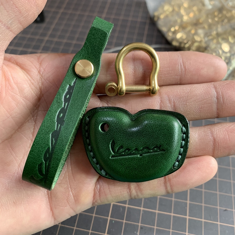Suitable for Vespa Vespa Gts300 Spring Sprint 150 Handmade Leather Retro Style Key Cover Case Shell Suitable for Vespa Vespa Gts300 Spring Sprint 150 Handmade Leather Retro Style Key Cover Case Shell