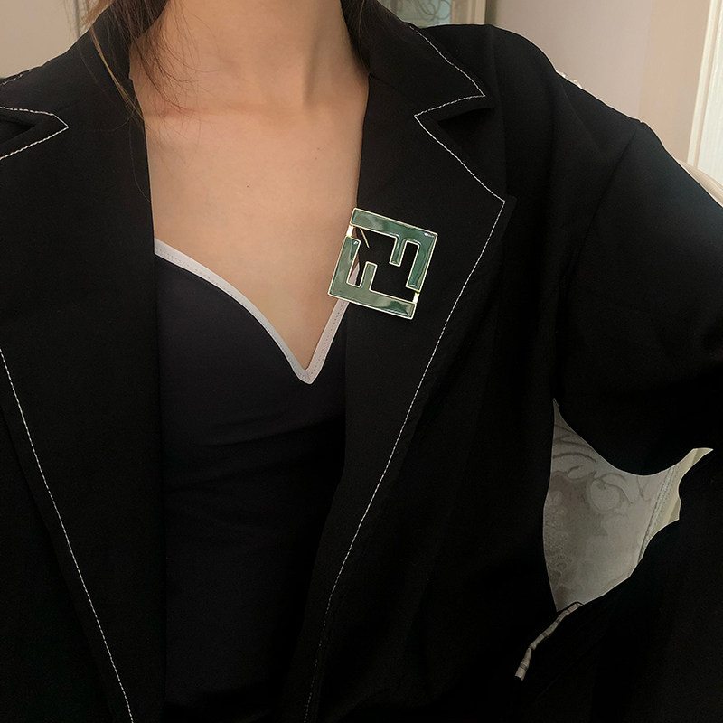 European and American fashion retro-F alphabet bra superior sense of simple green Phnom Penh forming needle suit accessories